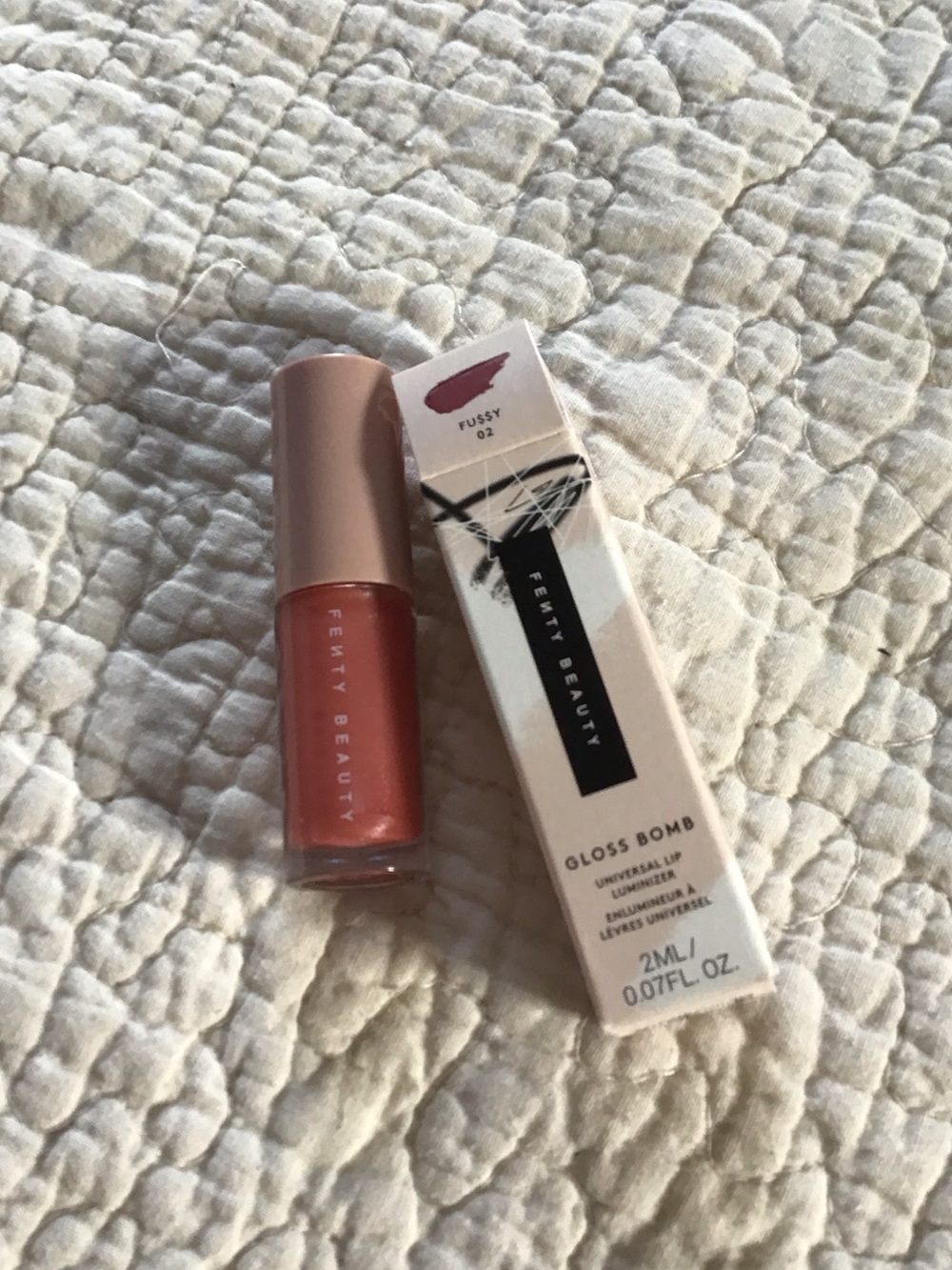 New Fenty Beauty Gloss Bomb Mini 2 mL 0.07 fl oz in Fussy โ Peachy Pink Shine